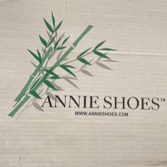 Sz 11M Annie’s Shoes (Lizzie) Brown Faux Suede - Picture 5 of 5